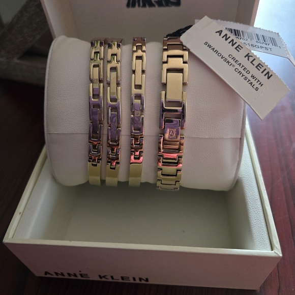 Anne Klein Watch & Bracelet set White/Gold - Picture 5 of 5